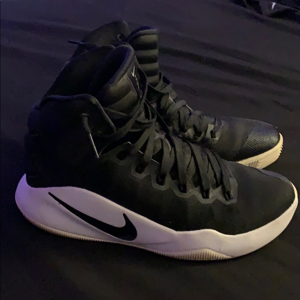 Nike HyperDunk’s Black and White